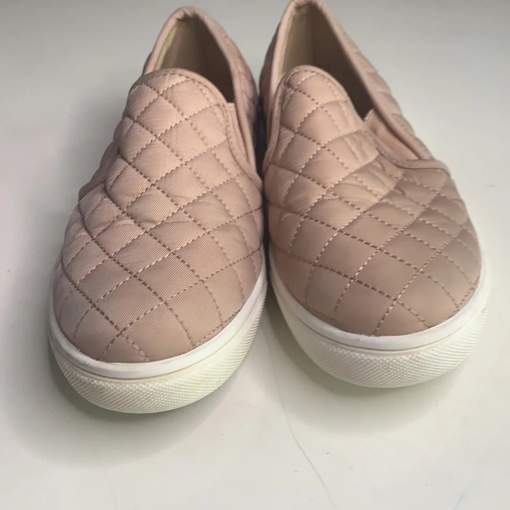 Steve Madden Quilted Slip On Sneaker Casual Rose Blush neutral 6